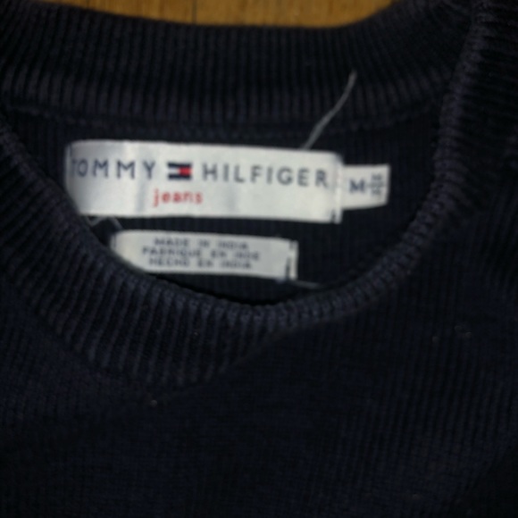 Tommy Hilfiger sweater !! - Picture 3 of 4